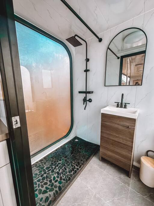 Modern Off Grid Tiny Home! 哈莱伊瓦 外观 照片